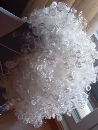 Peluca blanca rizada