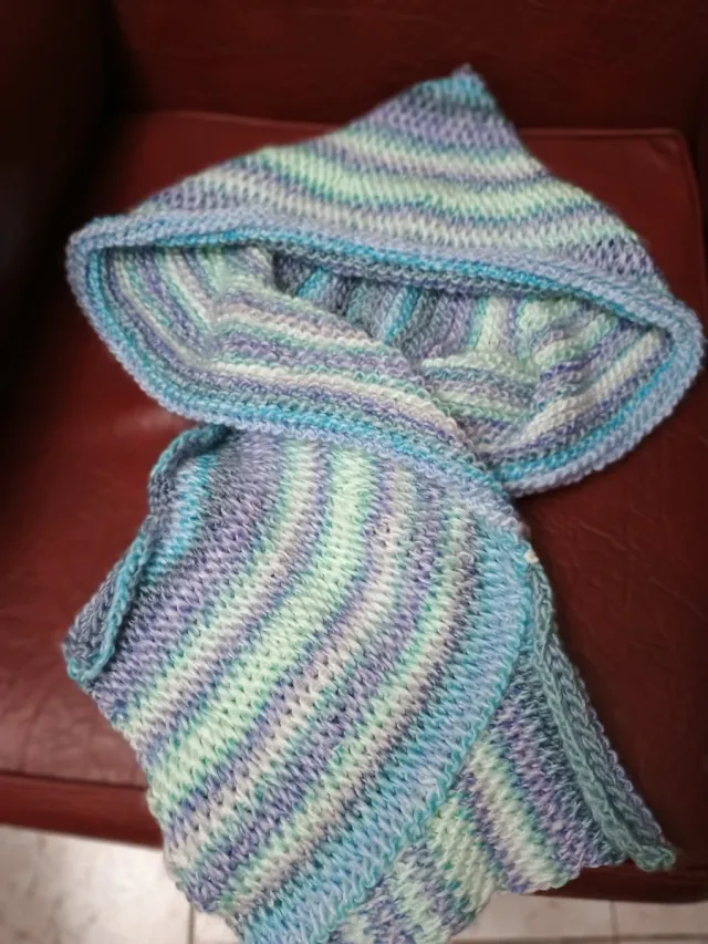 Cuello con capucha tejido a mano