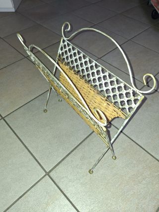 Portariviste in vimini e metallo