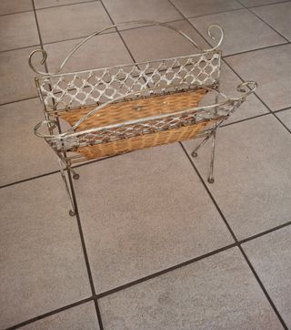 Portariviste in vimini e metallo