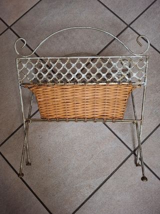 Portariviste in vimini e metallo