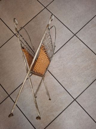 Portariviste in vimini e metallo