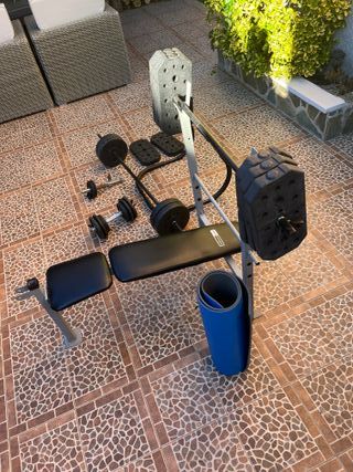 Banco de pesas y accesorios gimnasio