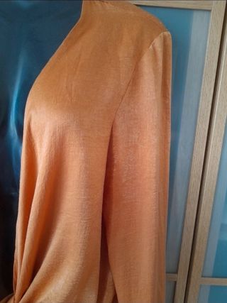 Blusa cobre elegante mangas acampanadas