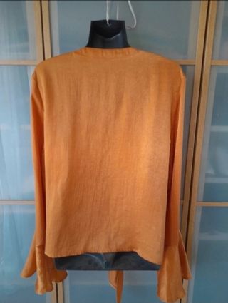 Blusa cobre elegante mangas acampanadas