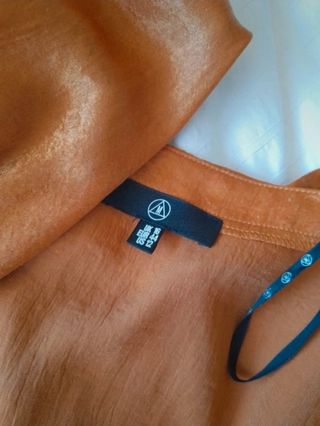 Blusa cobre elegante mangas acampanadas