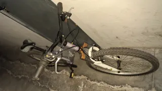 Dos bicicletas Btwin, niña morada del Decathlon.