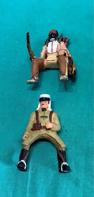 Figuras de plomo indio y soldado
