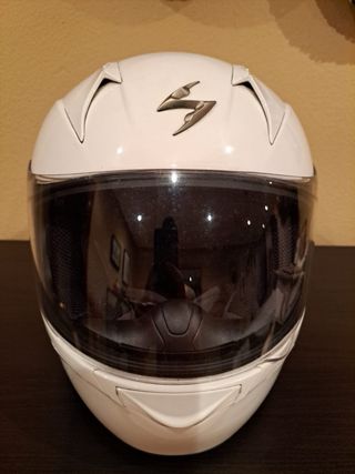 Casco de moto blanco