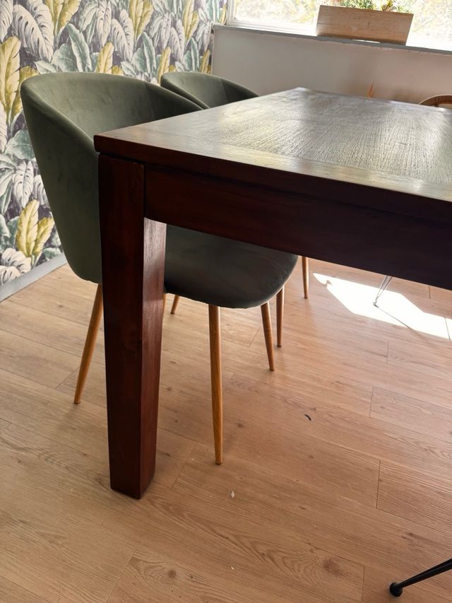 Mesa de jantar quadrada em madeira de teca