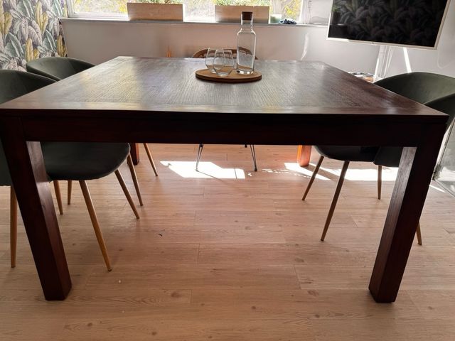 Mesa de jantar quadrada em madeira de teca