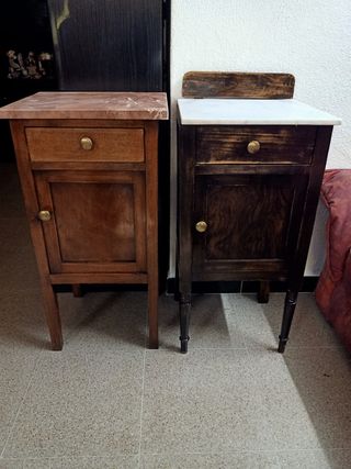 Comodini antichi in legno e marmo