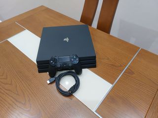 PS4 Pro (PlayStation 4 Pro) Negra + Mando
