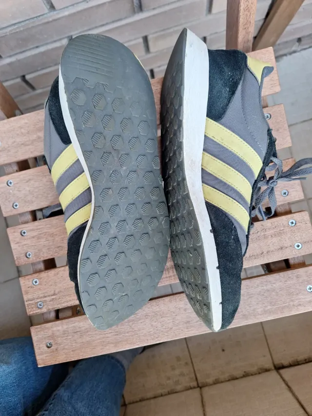 Zapatillas Adidas Gris y Amarillo
