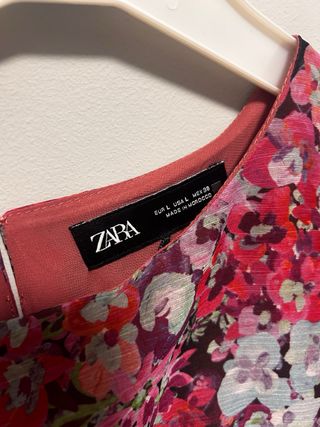 Vestido floral Zara