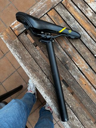 Sillín negro con tija