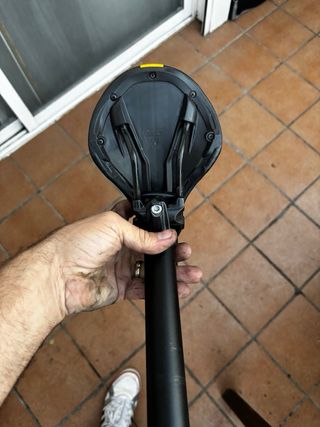 Sillín negro con tija
