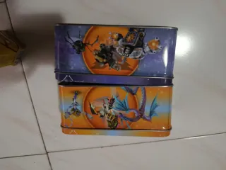 Invizimals Cajas Metálicas Premium nueva alianza