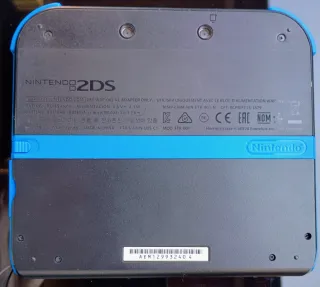 Nintendo 2DS Negra y Azul con Super Mario Bros. 2