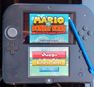 Nintendo 2DS Negra y Azul con Super Mario Bros. 2