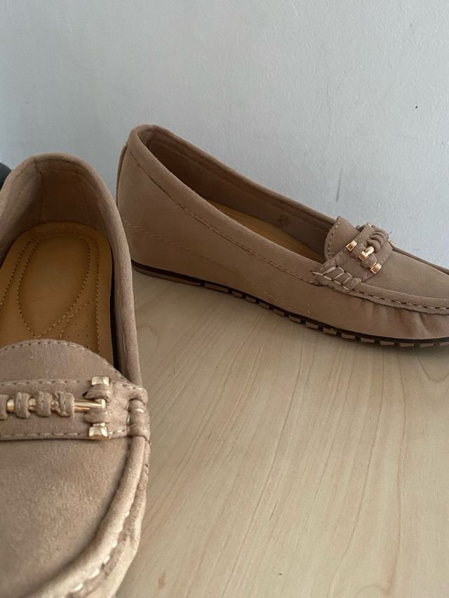 Mocasines ante cuña beige