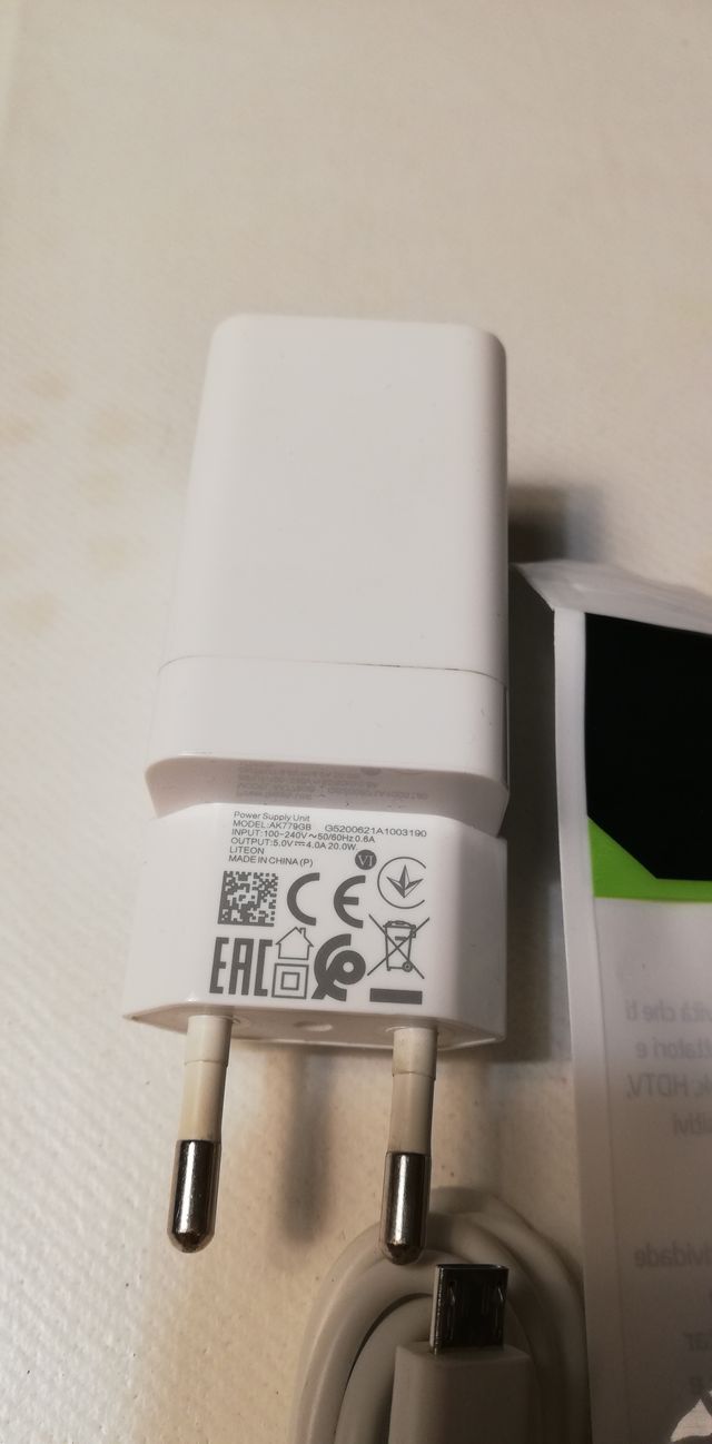 OPPO FAST CHARGING 20W + 2 CAVI USB