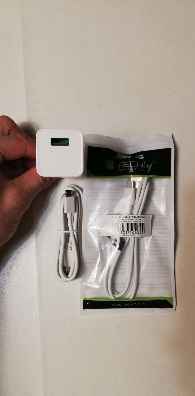 OPPO FAST CHARGING 20W + 2 CAVI USB