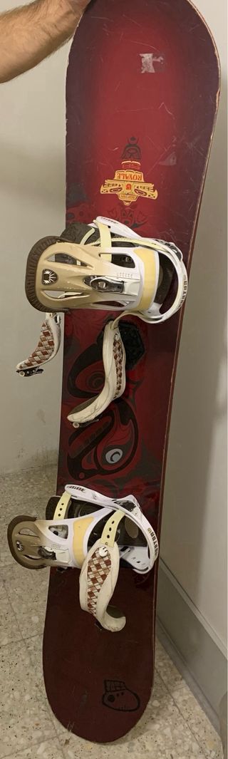 Tabla de Snow Burton roja y blanca con fijaciones 