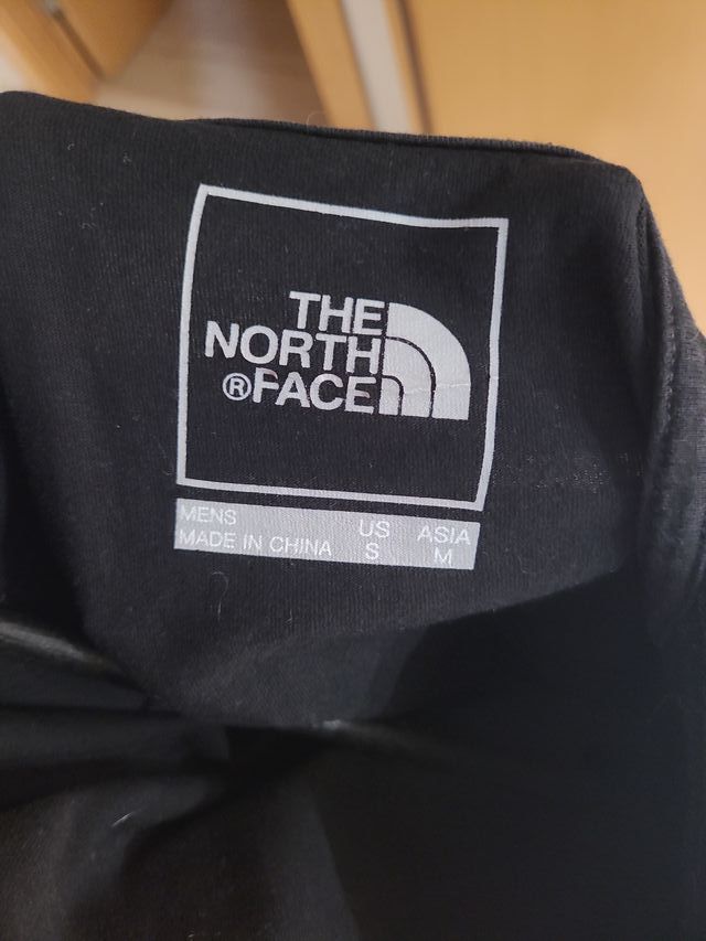 Sudadera The North Face negra fina
