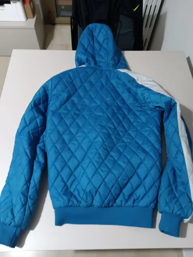 Giubbino trapuntato con cappuccio