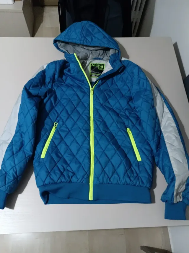 Giubbino trapuntato con cappuccio