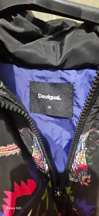 Chaqueta mujer negra con estampado multicolor