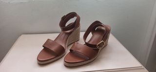 Sandalias cuña cuero marrón Talla 40