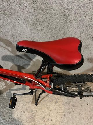 Bicicleta WRC roja