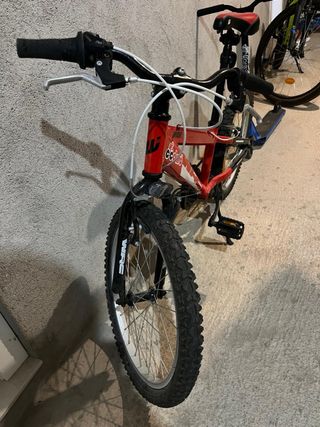 Bicicleta WRC roja