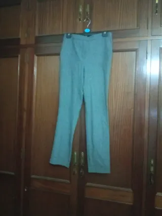 Pantalón gris