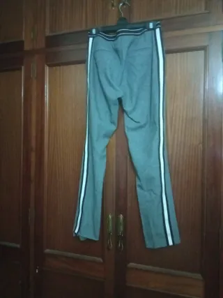 Pantalón gris