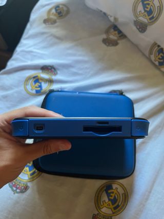 Nintendo 2DS Azul con funda y juego