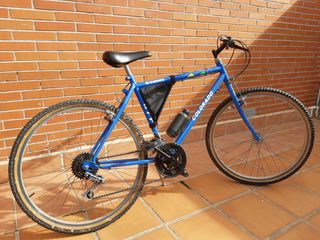 Bicicleta BTT  26". Cambio Shimano 18 velocidades