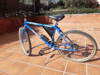 Bicicleta BTT  26". Cambio Shimano 18 velocidades