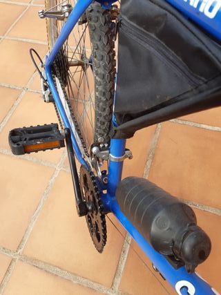 Bicicleta BTT  26". Cambio Shimano 18 velocidades
