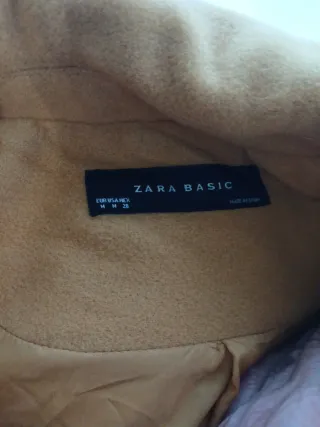 Abrigo amarillo chica