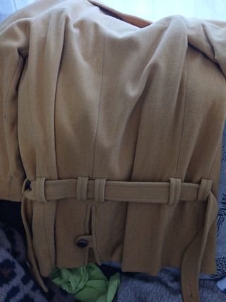 Abrigo amarillo chica