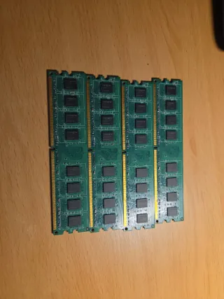 4x IN2T DDR2-800 2GB DIMM RAM