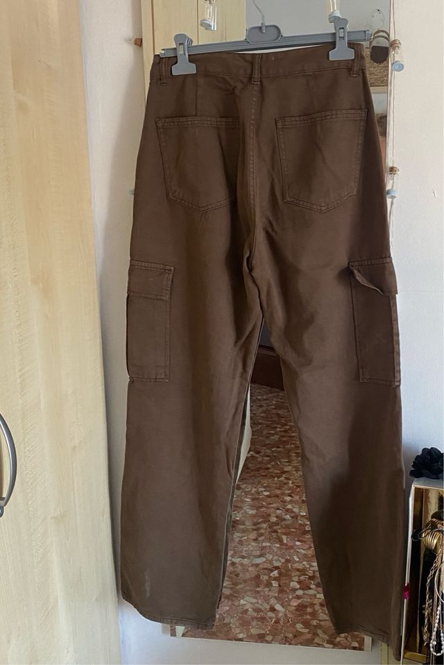 Pantalón cargo marrón