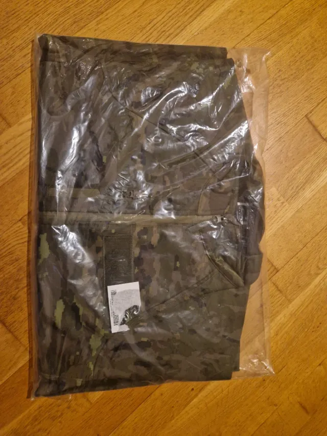 Forro polar camuflaje pixelado