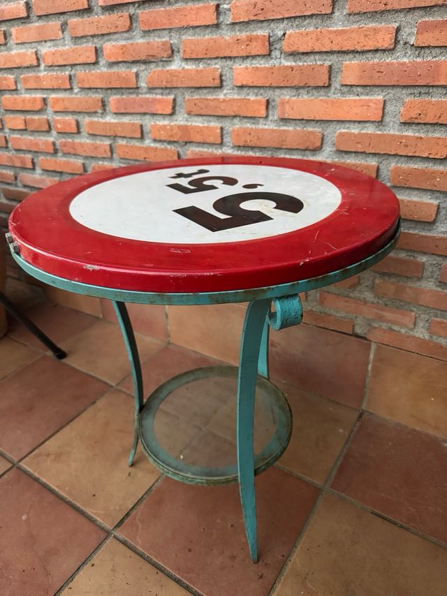 Mesa Vintage Señal Tráfico Roja y Turquesa
