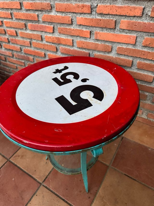 Mesa Vintage Señal Tráfico Roja y Turquesa