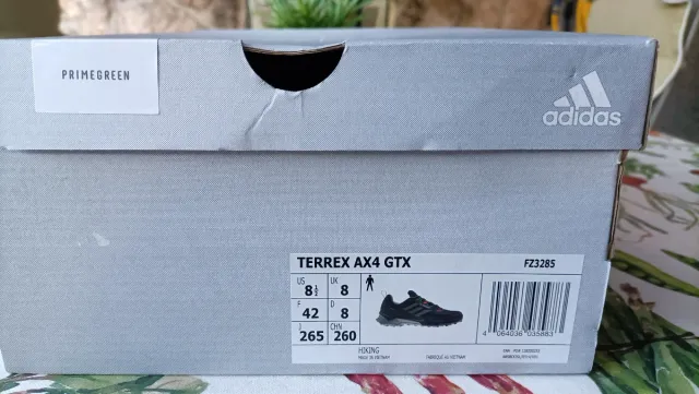 Zapatos de Trekking Grises y Rojos