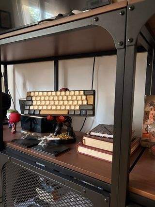 Estantería metal y madera negra